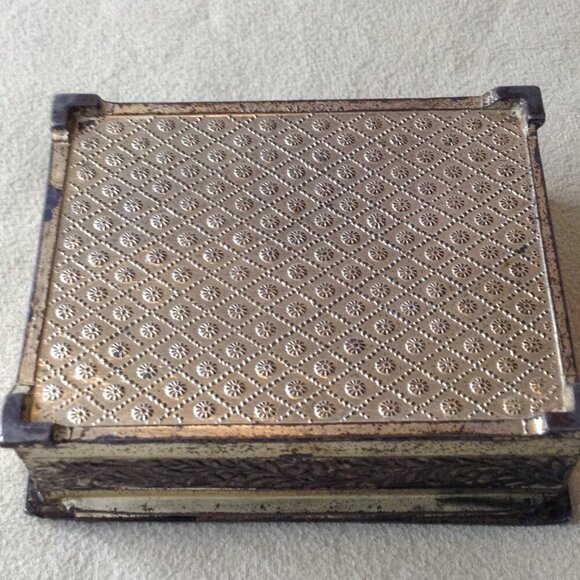 VTG Embossed Brass/Silver Scotty/Westie Trinket or cigarette box; Natural Patina - Picture 3 of 4